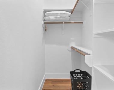 8007 Cora Street - Photo Thumbnail 4