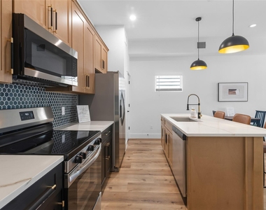 8007 Cora Street - Photo Thumbnail 14