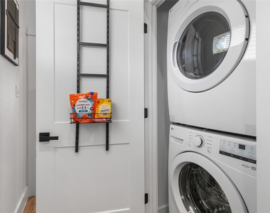 8007 Cora Street - Photo Thumbnail 11