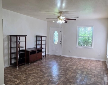 2110 5th Street - Photo Thumbnail 6