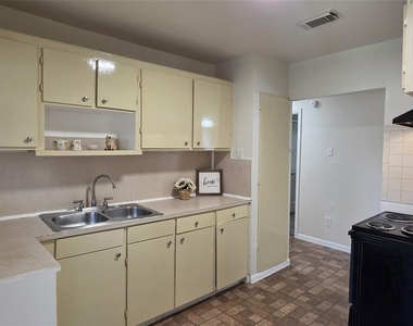 2110 5th Street - Photo Thumbnail 8