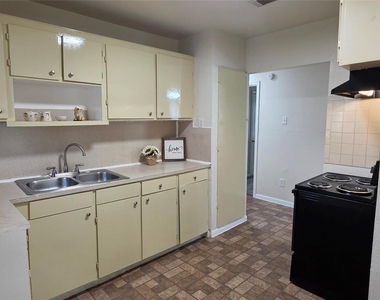 2110 5th Street - Photo Thumbnail 11