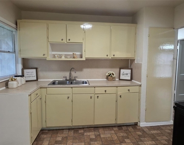 2110 5th Street - Photo Thumbnail 9