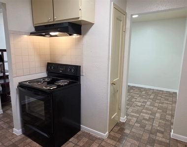 2110 5th Street - Photo Thumbnail 10