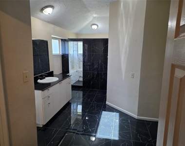 12902 Skymeadow Drive - Photo Thumbnail 32