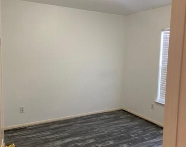 7903 Dairy View Lane - Photo Thumbnail 10