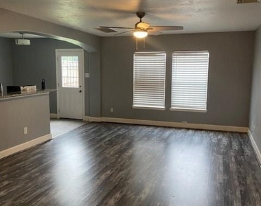 7903 Dairy View Lane - Photo Thumbnail 6