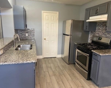 7903 Dairy View Lane - Photo Thumbnail 9