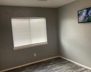 7903 Dairy View Lane - Photo Thumbnail 5