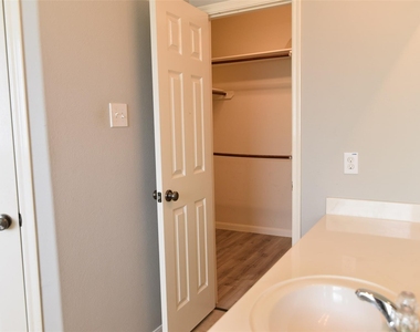 7927 Cardinal Landing Lane - Photo Thumbnail 20