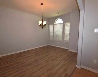 7927 Cardinal Landing Lane - Photo Thumbnail 2