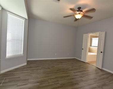 7927 Cardinal Landing Lane - Photo Thumbnail 15