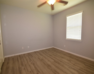 7927 Cardinal Landing Lane - Photo Thumbnail 23