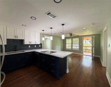 8907 Meadow Vista Boulevard - Photo Thumbnail 12