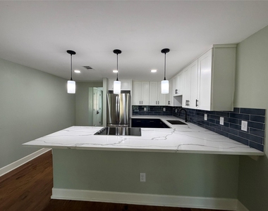 8907 Meadow Vista Boulevard - Photo Thumbnail 10