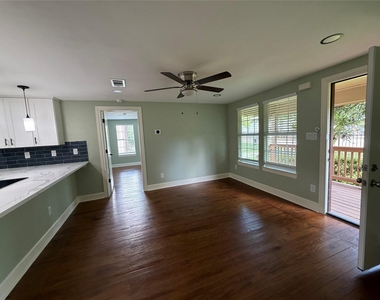 8907 Meadow Vista Boulevard - Photo Thumbnail 21