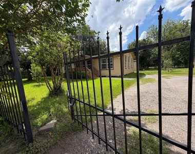 8907 Meadow Vista Boulevard - Photo Thumbnail 25