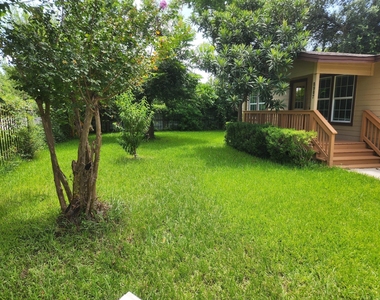 8907 Meadow Vista Boulevard - Photo Thumbnail 8