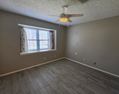 2322 Deer Valley Drive - Photo Thumbnail 25