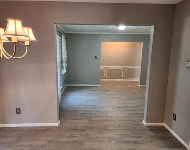 2322 Deer Valley Drive - Photo Thumbnail 7