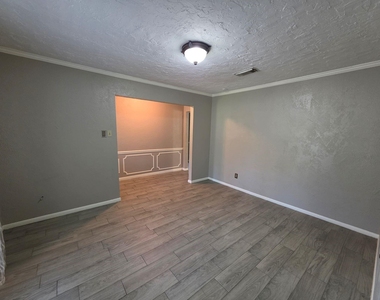 2322 Deer Valley Drive - Photo Thumbnail 7