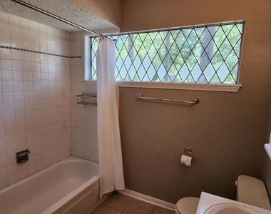 2322 Deer Valley Drive - Photo Thumbnail 32