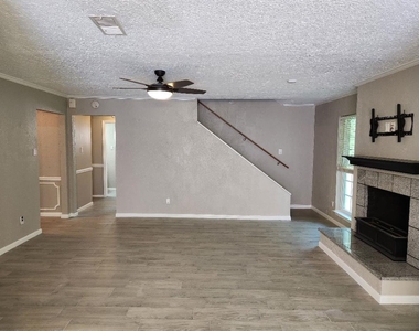 2322 Deer Valley Drive - Photo Thumbnail 16