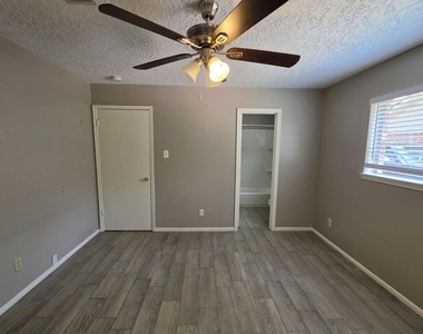 2322 Deer Valley Drive - Photo Thumbnail 22
