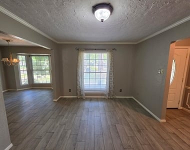 2322 Deer Valley Drive - Photo Thumbnail 8