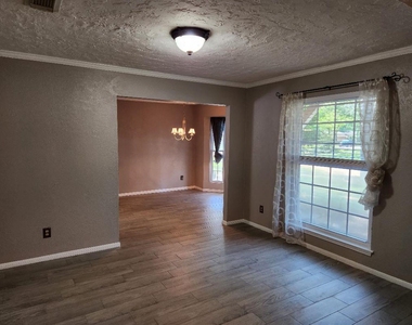 2322 Deer Valley Drive - Photo Thumbnail 9