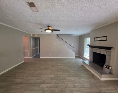 2322 Deer Valley Drive - Photo Thumbnail 18