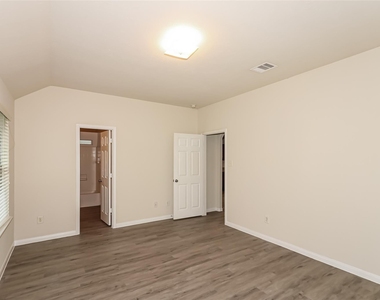 5627 Plantation Forest Drive - Photo Thumbnail 6