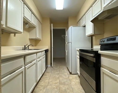 9700 Leawood Boulevard - Photo Thumbnail 6