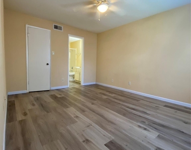 9700 Leawood Boulevard - Photo Thumbnail 12