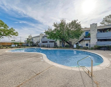 9700 Leawood Boulevard - Photo Thumbnail 17
