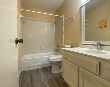 9700 Leawood Boulevard - Photo Thumbnail 14