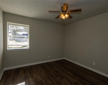 5810 Meadowview Road - Photo Thumbnail 11