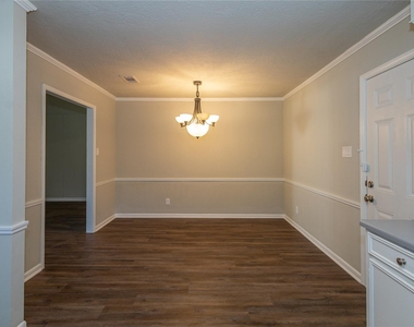 5810 Meadowview Road - Photo Thumbnail 8