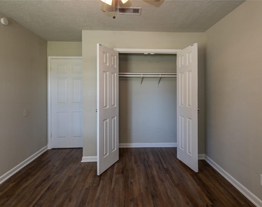 5810 Meadowview Road - Photo Thumbnail 13