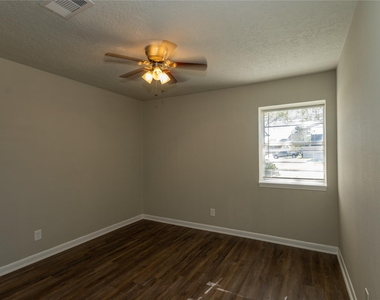 5810 Meadowview Road - Photo Thumbnail 14