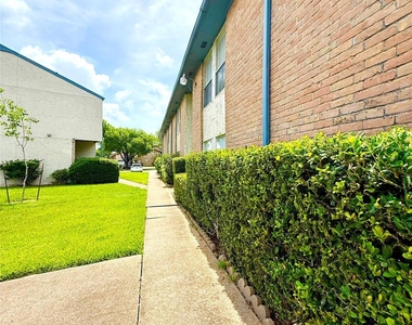 8360 Jorine Drive - Photo Thumbnail 4