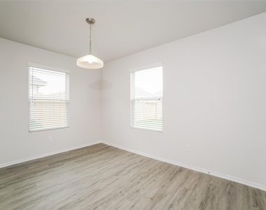 220 Blue Crane Street - Photo Thumbnail 3