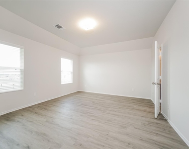 220 Blue Crane Street - Photo Thumbnail 5