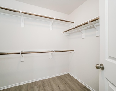 220 Blue Crane Street - Photo Thumbnail 9