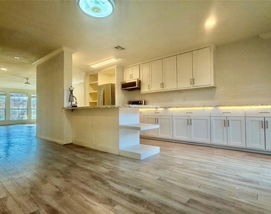 5800 Lumberdale Road - Photo Thumbnail 15