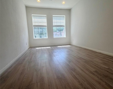 5800 Lumberdale Road - Photo Thumbnail 26