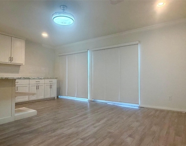 5800 Lumberdale Road - Photo Thumbnail 12