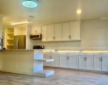 5800 Lumberdale Road - Photo Thumbnail 11
