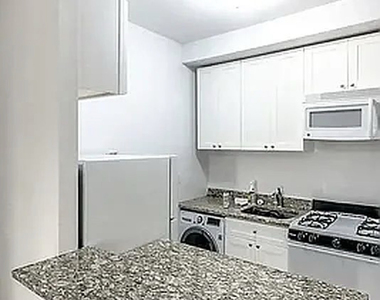 92 St Marks Place - Photo Thumbnail 4
