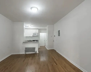 92 St Marks Place - Photo Thumbnail 2